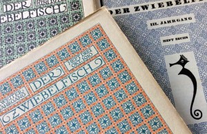Titelseiten »Der Zwiebelfisch« (1909 bis 1933), Heft 1 und 3 aus dem Jahr 1910 und Heft 6 aus dem Jahr 1911. Gründungsherausgeber Hans von Weber (1872–1924). Quelle: Sammlung Wolfgang Beinert, Berlin. www.typolexikon.de