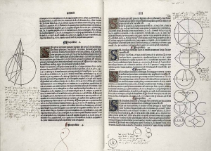 Als das wohl beeindruckendste Meisterstück in Erhard Ratdolts venezianischen Periode gilt die am 25. Mai 1482 publizierte Erstausgabe der »Elementa geometrica: Preclarissimus liber elementorum Euclidis perspicacissimi: in artem geometrie incipit ...« des Euclid (um 326 bis 265 v.Chr.). Gedruckt in einer Rotunda. Quelle: Folger Shakespeare Library, 201 East Capitol Street, SE, Washington, DC 20003, USA. Online verfügbar unter http://luna.folger.edu/luna/servlet/detail/FOLGERCM1~6~6~814031~152762:-Elements--Latin--Preclarissimus-li# [13.5.2021].