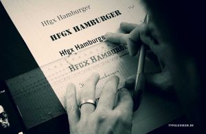 Ein Typometer diente u.a. zum Messen von Schriftgraden und Zeilenabständen – hier im Beispiel ein transparentes Typometer für den Fotosatz der Gloor Satz GmbH aus den 1990er Jahren. Das Messen mit einem Typometer ist sys­tem­im­ma­nent. Das bedeutet, es funktioniert nur innerhalb eines bestimmten geschlossenen Schriftsatz- und Schriftvervielfältigungssystems, ansonsten ist der gemessene Schriftgrad nur relativ und somit nicht verwendbar. Heute ist die Divergenz bei Typometern, Fonts, Software, Peripheriegeräten (RIPs) etc. so groß, dass Typometer mehr oder weniger nutzlos geworden sind.