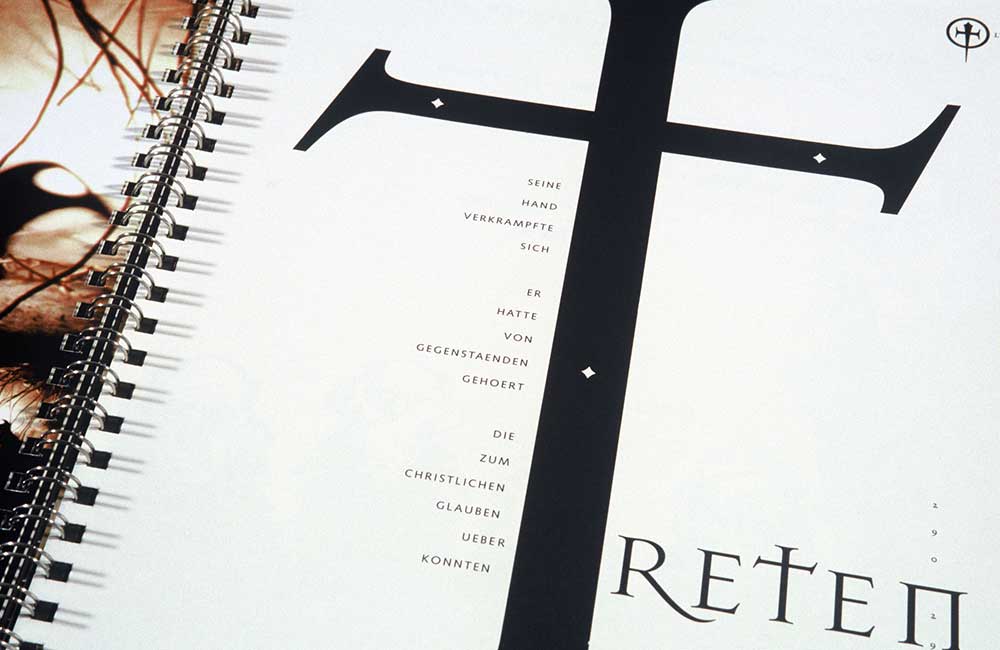 Ringbindung aus Metall für eine Broschüre.